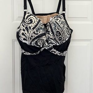 Women’s plus swim top. Lane Bryant. Built in Underwire Bra. 40DD